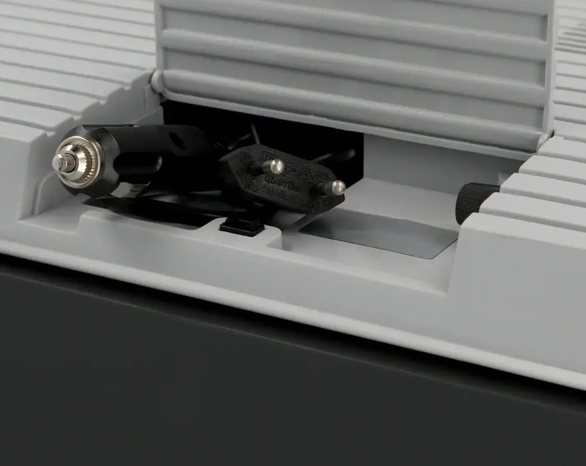 AEG Kühlbox KK28 mit 12V/230V Anschluss