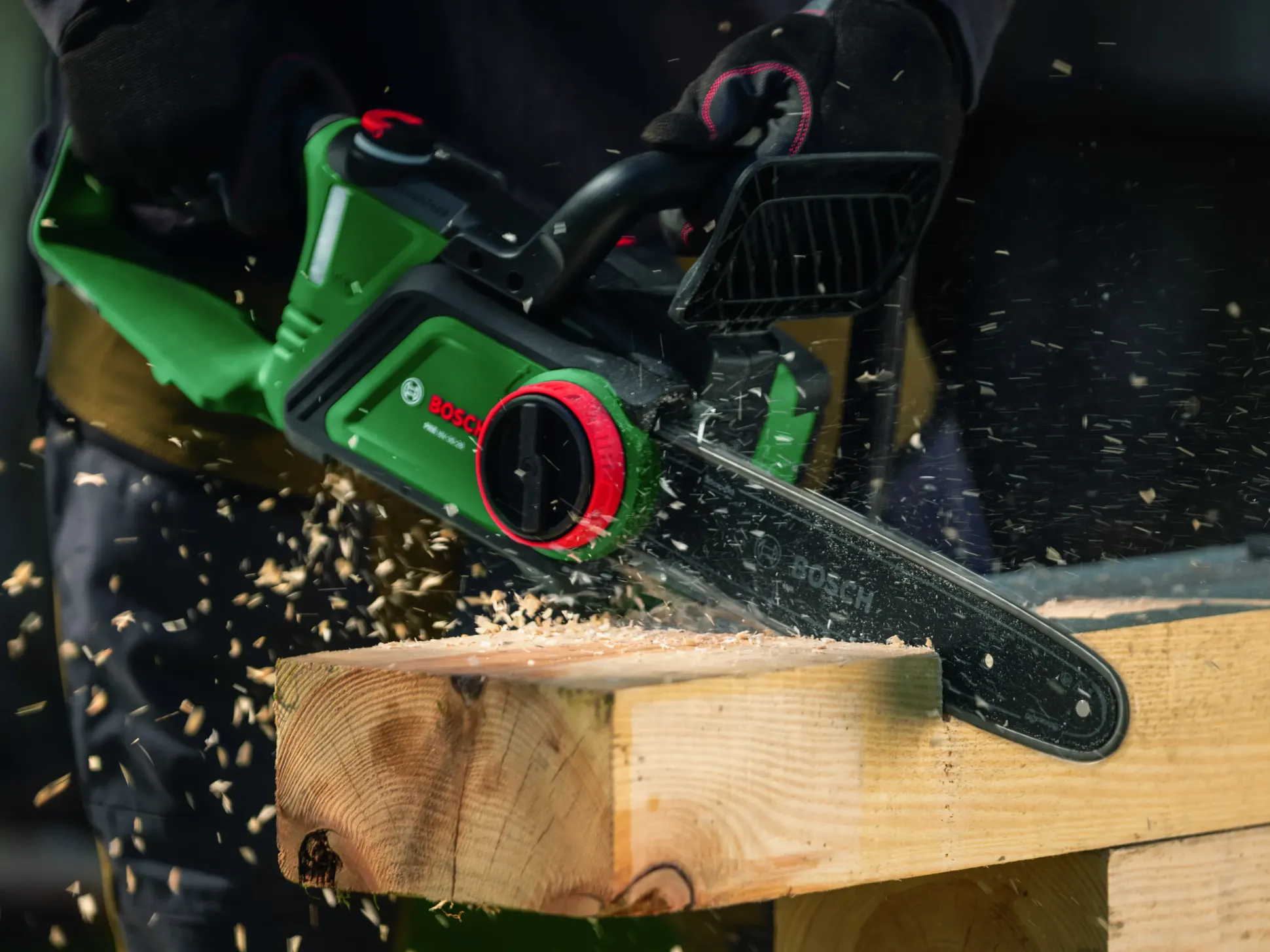 Bosch Akku Kettensäge PKE 18V-30-28 inkl. Akku & Ladegerät 30 cm Schwertlänge