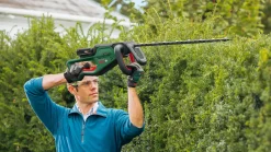 Bosch Akku-Heckenschere UniversalHedgeCut 18V-55 inkl. 2,5 Ah Akku & Ladegerät