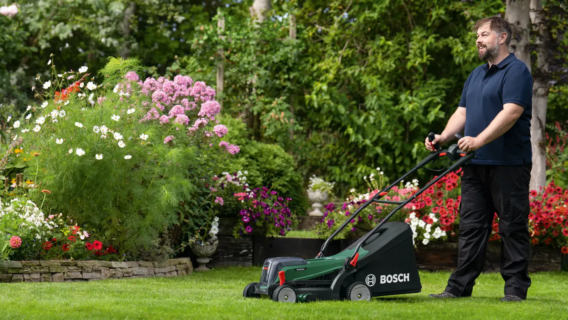Bosch Akku-Rasenmäher UniversalRotak 2 x 18 V 37 cm Schnittbreite Solo