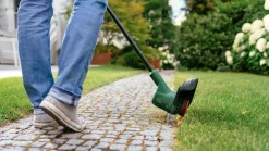 Bosch Akku-Rasenmäher-Set EasyMower 18 V inkl. Akku-Rasentrimmer EasyGrassCut 18 V + Akku & Ladegerät