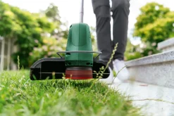 Bosch Akku-Rasentrimmer UniversalGrassCut 18V-26 Solo inkl. 2 Spulen 26 cm Schnittkreis