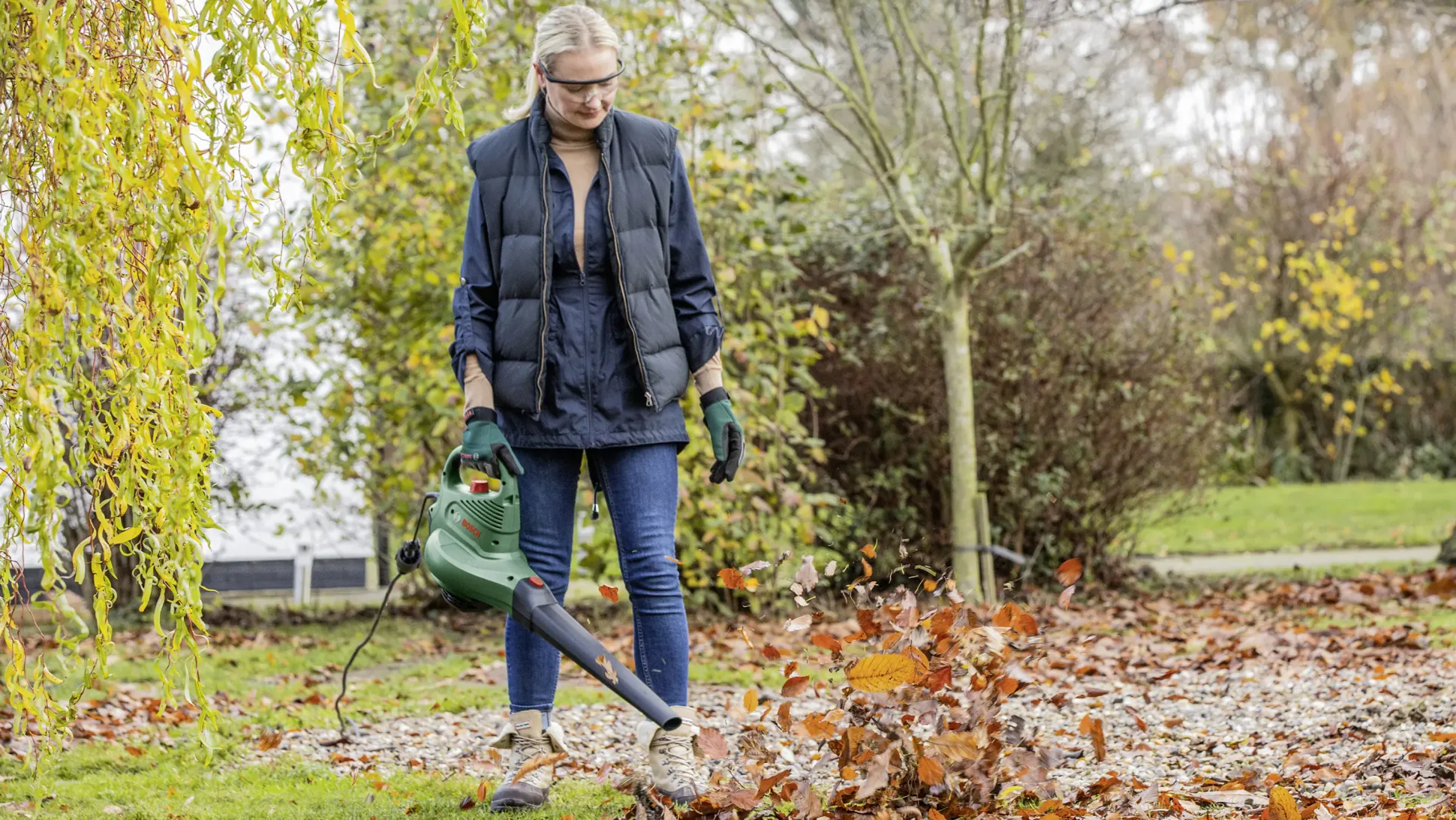 Bosch Elektro-Gartensauger UniversalGardenTidy 2300