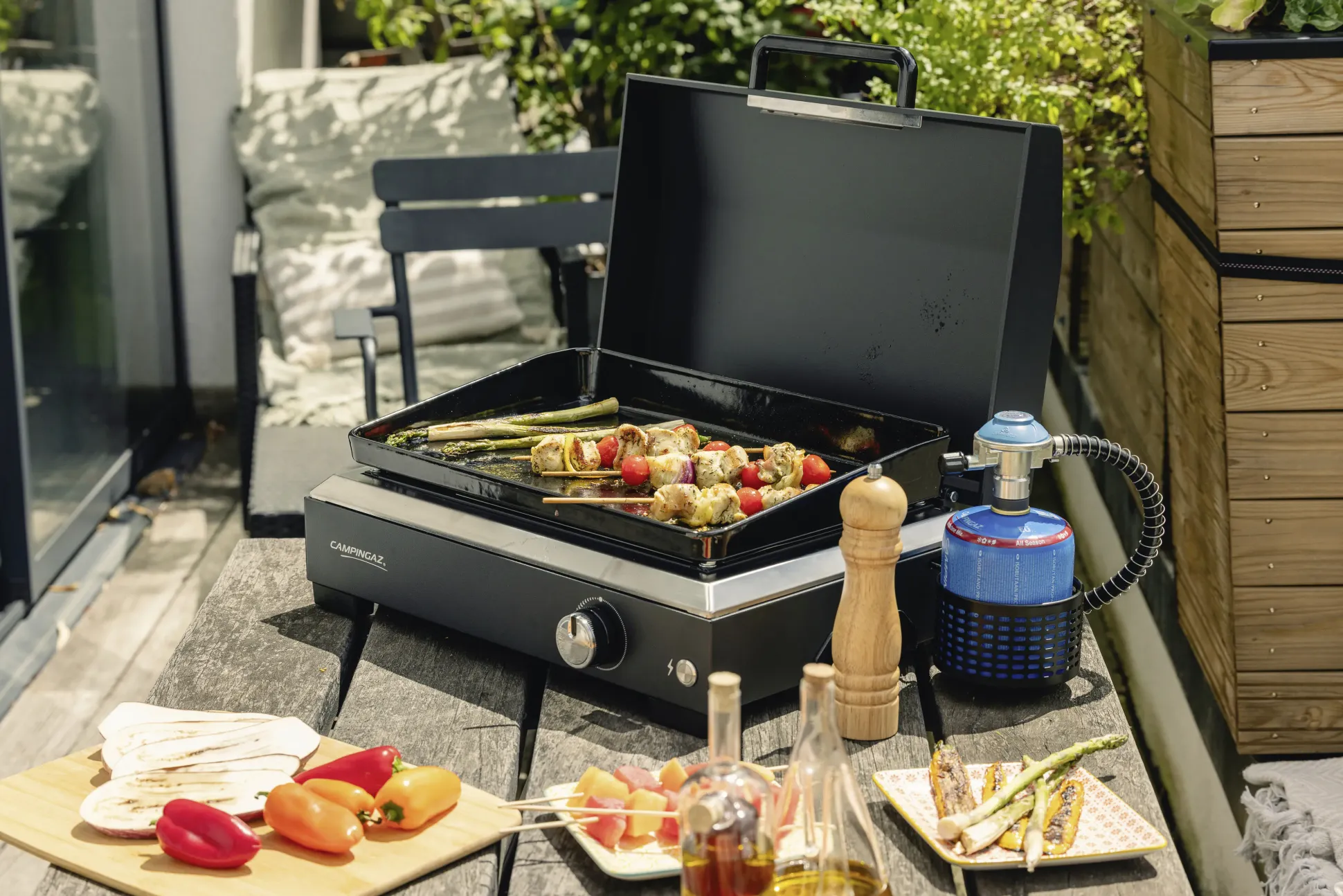 Campingaz Tischgrill Plancha Sigma mit Deckel 2,8 kW 66 x 46 x 51 cm silber-schwarz