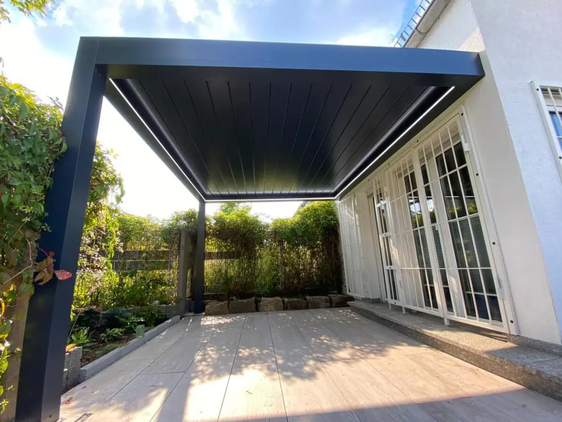 Lamellen Terrassenüberdachung 480 x 360,8 x 266 cm grau