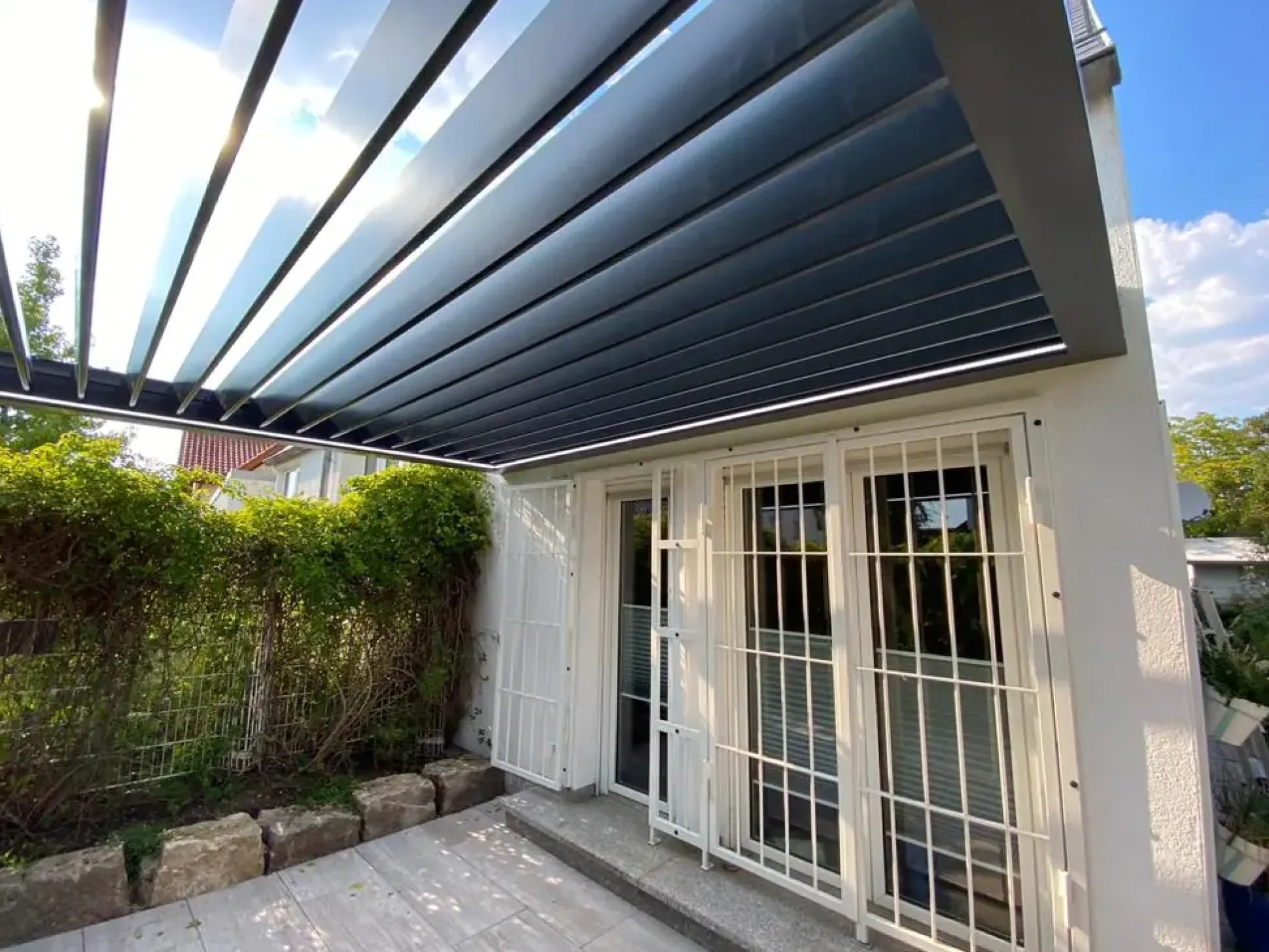 Lamellen Terrassenüberdachung 480 x 360,8 x 266 cm grau