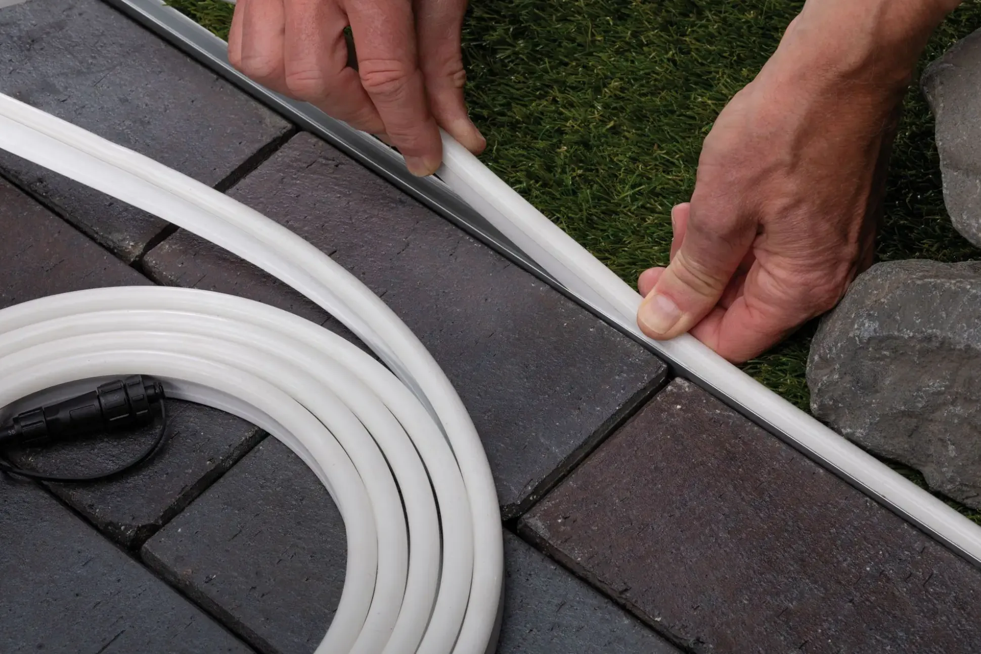 Paulmann Plug & Shine Neon LED-Stripe Profil Outdoor silber 1 m