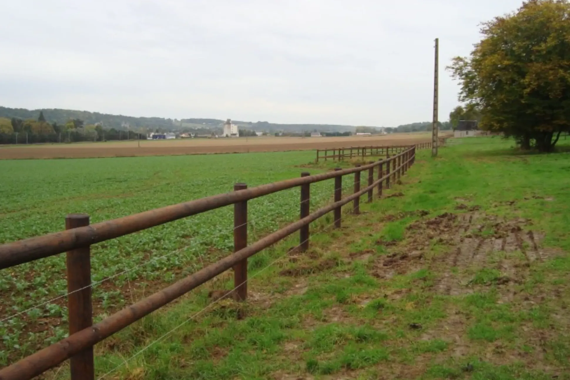 Rundpfahl Koppelzaun 2-reihig Höhe 168-180 cm 66 lfm