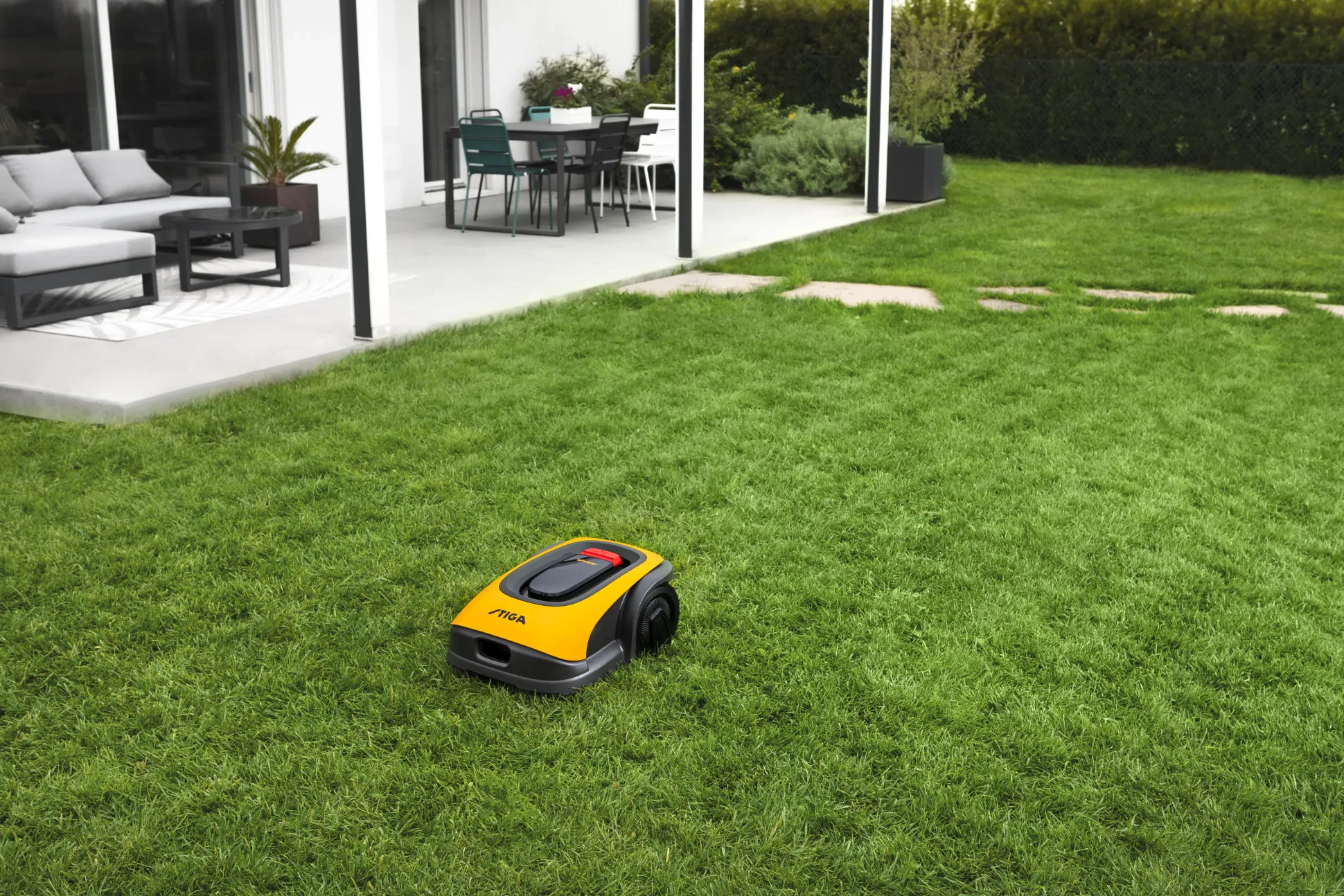 Stiga Mähroboter A750 18 cm Schnittbreite kabellos für bis zu 900 m² Rasenfläche