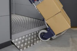 Telluria Rampe Einzeltür für Gerätehaus aluminium