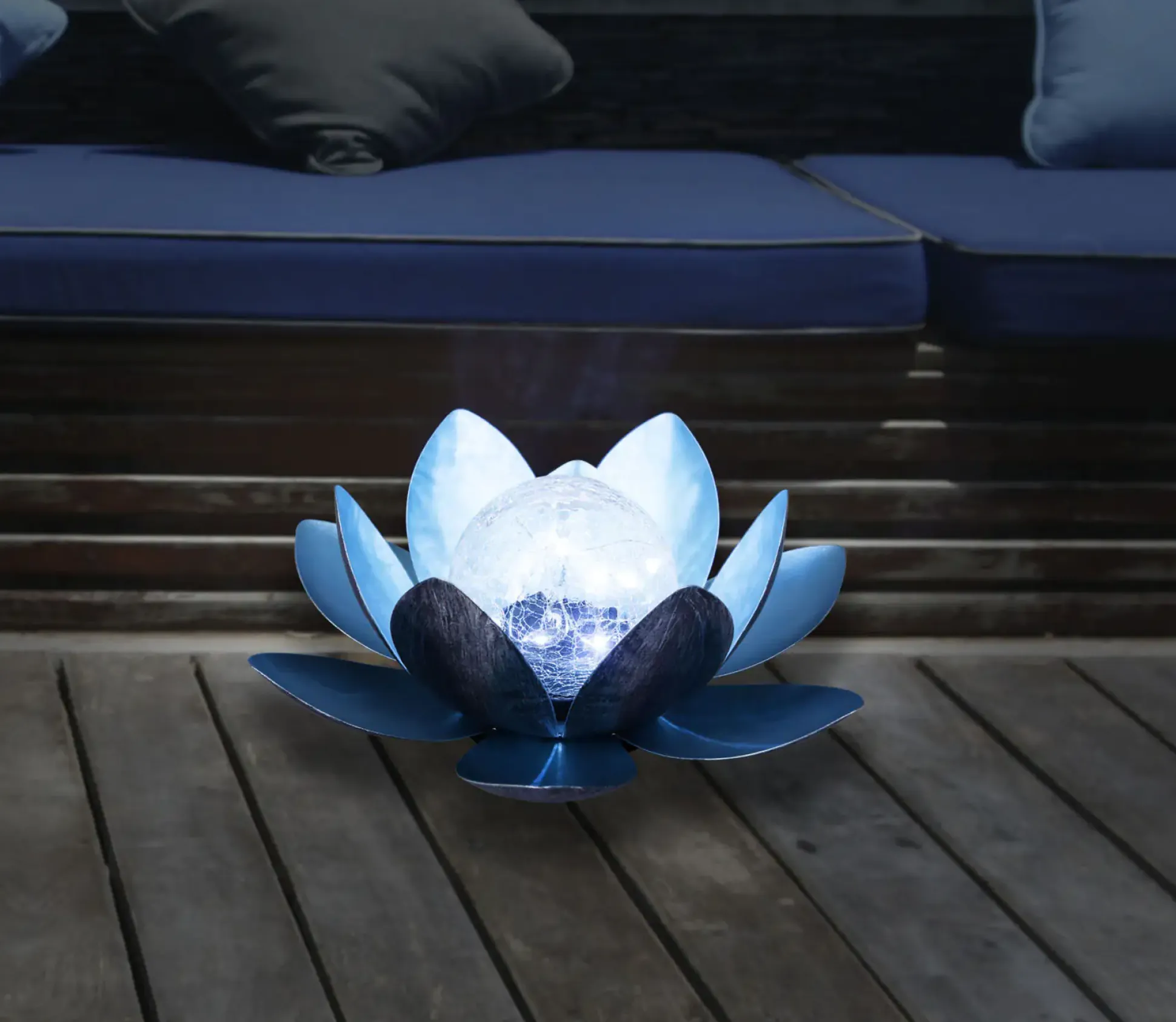TrendLine LED Solarleuchte Seerose silber mit Glaskugel