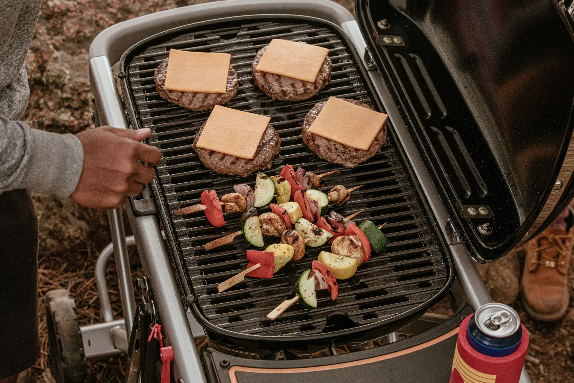Weber Gasgrill Traveler Grillfläche: 63 x 34 cm